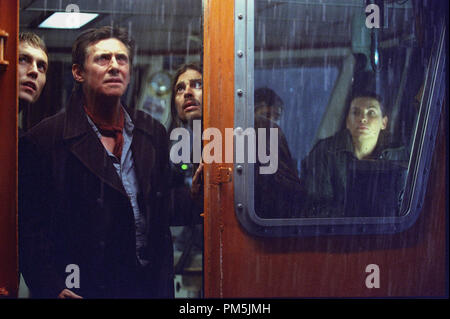 Film Still / Werbung immer noch von "Ghost Ship" Desmond Harrington, Gabriel Byrne, Karl Urban, Julianna Margulies © 2002 Warner Brothers Photo Credit: Vince Valitutti Stockfoto