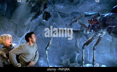 Film Still / Werbung noch von 'Acht Legged Freaks' Eileen Ryan und David Arquette © 2002 Warner Bros. Stockfoto