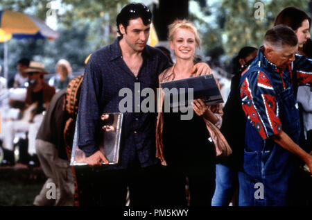 Film Still / Werbung Stills aus "High Fidelity" John Cusack, Iben Hjejle © 2000 Touchstone Foto: Melissa Moseley Datei Referenz # 30846432 THA nur für redaktionelle Verwendung - Alle Rechte vorbehalten Stockfoto