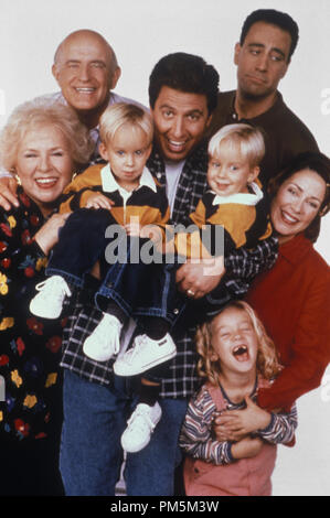 Film Still / Werbung Stills aus "Everybody Loves Raymond" Doris Roberts, Peter Boyle, Ray Romano, Brad Garrett, Patricia Heaton, Madylin versüssen, Sawyer Sweetin, Sullivan Sweetin 2000 Datei Referenz # 30846607 THA nur für redaktionelle Verwendung - Alle Rechte vorbehalten Stockfoto