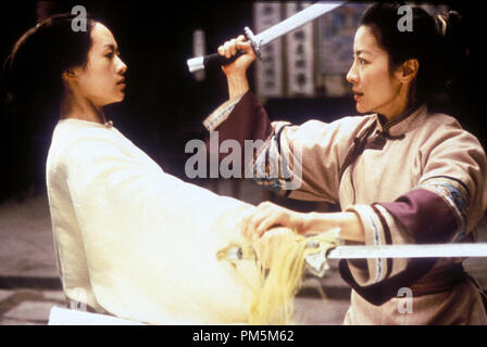 Film Still / Werbung Stills aus "Crouching Tiger, Hidden Dragon", Michelle Yeoh, Zhang Ziyi © 2000 Sony Pictures Classics Photo Credit: Chan kam Chuen Datei Referenz # 30846667 THA nur für redaktionelle Verwendung - Alle Rechte vorbehalten Stockfoto