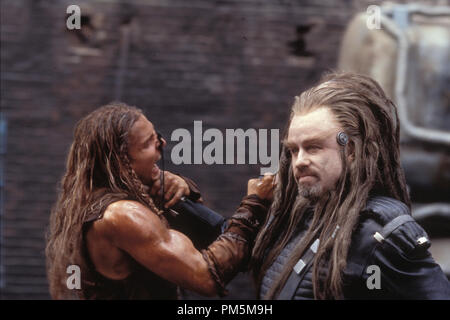 Film Still / Werbung Stills aus "Battlefield Earth: A Saga aus dem Jahr 3000", Barry Pepper, John Travolta © 2000 Warner Brothers Photo Credit: Pierre Vinet Datei Referenz # 30846759 THA nur für redaktionelle Verwendung - Alle Rechte vorbehalten Stockfoto