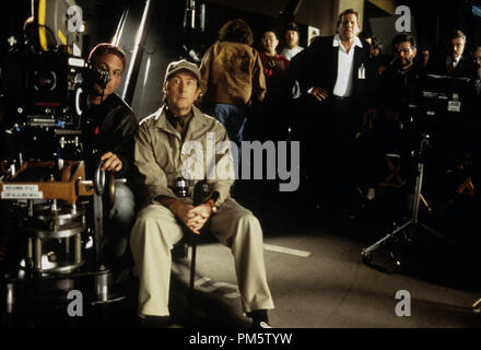 Szenenfoto aus "Ein Alan Smithee Film: Burn Hollywood Burn", Eric Idle, Ryan O'Neal © 1998 Hollywood Pictures Photo Credit: John bramley Datei Referenz # 30996648 THA nur für redaktionelle Verwendung - Alle Rechte vorbehalten Stockfoto