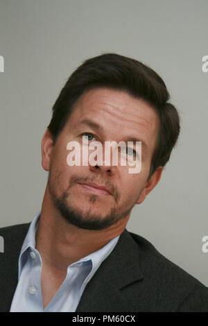 Mark Wahlberg 'Kämpfer' Portrait Session, 20. November 2010. Reproduktion von amerikanischen Boulevardzeitungen ist absolut verboten. Datei Referenz # 30787 086 GFS nur für redaktionelle Verwendung - Alle Rechte vorbehalten Stockfoto