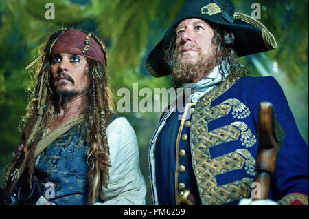 "Piraten der Karibischen Meere: On Stranger Tides 'Captain Jack Sparrow (Johnny Depp) und seine alte Nemesis Captain Barbossa (Geoffrey Rush) werden zusammen durch Schicksal geworfen in die Suche nach dem Jungbrunnen. Stockfoto