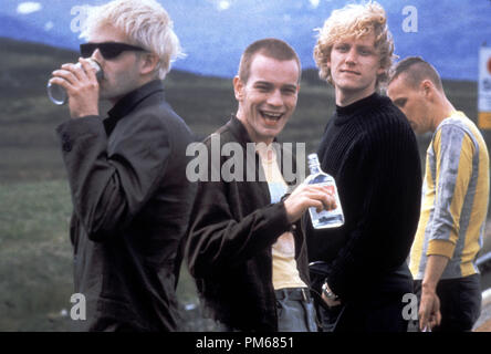 Szenenfoto aus "Trainspotting" Jonny Lee Miller, Ewan McGregor, Kevin McKidd, Ewen Bremner 1996 © 1996 Miramax Photo Credit: Liam Longman Datei Referenz # 31042064 THA nur für redaktionelle Verwendung - Alle Rechte vorbehalten Stockfoto