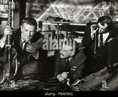 Sterling Hayden, Peter Sellers, Regisseur Stanley Kubrick, 'Dr. Seltsam oder: Wie ich die Bombe zu lieben' 1964 Columbia Datei Referenz # 31316 174 THA gelernt Stockfoto