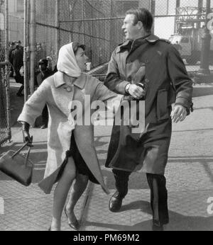 Natalie Wood und Steve McQueen, "Liebe mit der richtigen Fremden' 1963 Datei Referenz # 31316 345 THA Stockfoto