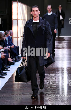 Modelle auf dem Laufsteg während der Burberry London Fashion Week SS 19 Show im Süden Londons Mail Center statt. PRESS ASSOCIATION Foto. Bild Datum: Montag, September 17, 2018. Siehe PA Geschichte showbiz Burberry. Photo Credit: Isabel Infantes/PA-Kabel Stockfoto