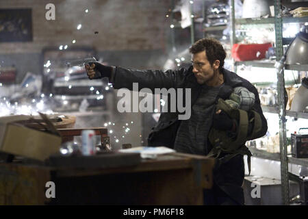 Film Still / Werbung immer noch von "Shoot Em Up" Clive Owen © 2007 New Line Cinema Photo Credit: James Dittiger Datei Referenz # 30753471 THA nur für redaktionelle Verwendung - Alle Rechte vorbehalten Stockfoto