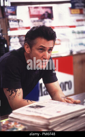 Film Still / Werbung noch von 'Mystic River' Sean Penn Photo Credit: MERIE W. Wallace © 2003 Warner Bros Datei Referenz # 30753528 THA nur für redaktionelle Verwendung - Alle Rechte vorbehalten Stockfoto