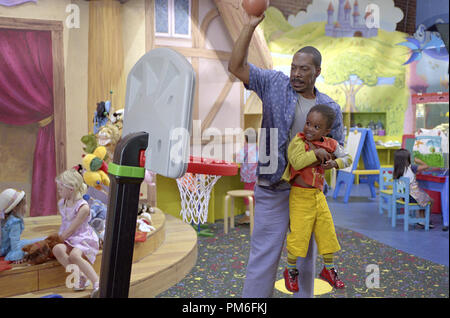 Film Still / Werbung immer noch von "Daddy Day Care" Eddie Murphy, Khamani Griffin © 2003 Columbia Pictures Photo Credit: Bruce McBroom Datei Referenz # 30753842 THA nur für redaktionelle Verwendung - Alle Rechte vorbehalten Stockfoto