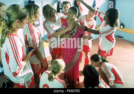 Film Still / Werbung immer noch von "Bend It Like Beckham" Keira Knightley, Nagra Parminder K., Shaznay Lewis © 2003 Fox Searchlight Foto: Christine Parry Datei Referenz # 30753921 THA nur für redaktionelle Verwendung - Alle Rechte vorbehalten Stockfoto