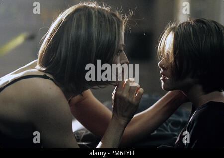 Film Still / Werbung noch von 'Panic Room' Jodie Foster, Kristen Stewart © 2002 Columbia Pictures Photo Credit: Merrick Morton Stockfoto