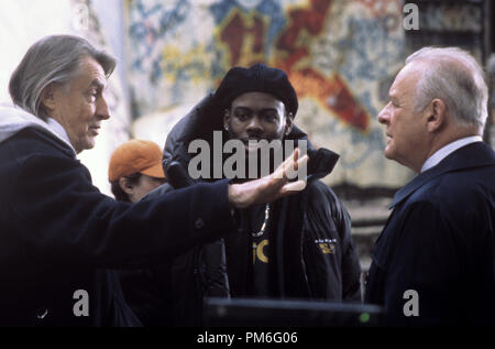 Film Still / Werbung noch von 'Bad Company' Regisseur Joel Schumacher, Chris Rock, Anthony Hopkins © 2002 Touchstone Pictures Photo Credit: Christine Verlust Datei Referenz # 30754036 THA nur für redaktionelle Verwendung - Alle Rechte vorbehalten Stockfoto