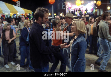 Film Still / Werbung noch von 'Sweet Home Alabama' Josh Lucas Reese Witherspoon © 2002 Touchstone Stockfoto