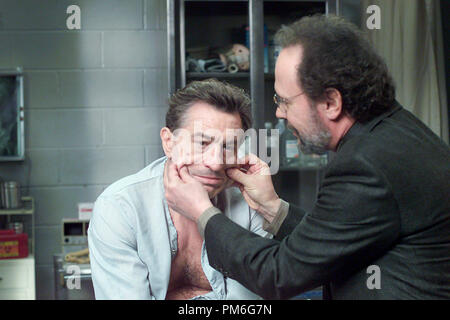 Film Still / Werbung noch von 'Analysieren' Robert De Niro, Billy Crystal © 2002 Warner Brothers Photo Credit: Phillip V. Caruso Stockfoto