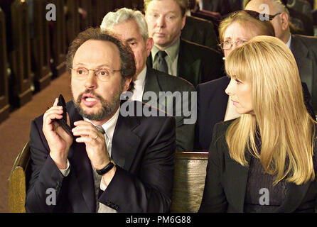 Film Still / Werbung noch von 'Analysieren', Billy Crystal, Lisa Kudrow © 2002 Warner Brothers Photo Credit: Phillip V. Caruso Stockfoto