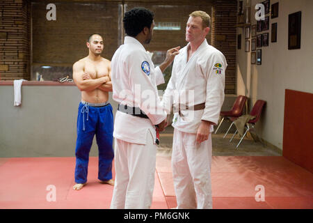 Szenenfoto aus "Redbelt", Jose Pablo Cantillo, Chiwetel Ejiofor, Max Martini © 2008 Sony Pictures Classics Photo Credit: Lorey Sebastian Datei Referenz # 30755732 THA nur für redaktionelle Verwendung - Alle Rechte vorbehalten Stockfoto