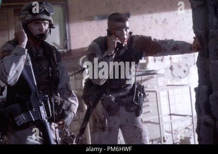 Film Still / Werbung noch von 'Black Hawk Down' Gregory Sporleder, Josh Hartnett © 2001 Columbia Photo Credit: Sidney Baldwin Datei Referenz # 30777024 THA nur für redaktionelle Verwendung - Alle Rechte vorbehalten Stockfoto