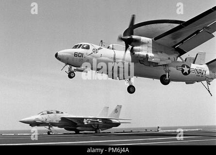 Us Navy Flugzeugträger der Nimitz in Mittelmeer, Mai 1985 Stockfoto