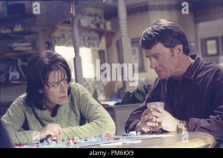 Film Still / Werbung noch von 'Malcolm in der Mitte' Episode: urgery 'Jane Kaczmarek, Bryan Cranston, am 25. Februar 2001 Datei Referenz # 30847665 THA nur für redaktionelle Verwendung - Alle Rechte vorbehalten Stockfoto