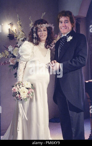 Film Still / Werbung noch von 'Malcolm in der Mitte' Episode: 'Flashback' Jane Kaczmarek, Bryan Cranston Mai 20, 2001 Datei Referenz # 30847673 THA nur für redaktionelle Verwendung - Alle Rechte vorbehalten Stockfoto