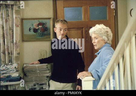 Film Still / Werbung noch von 'Malcolm in der Mitte' Episode: 'Weihnachten' Christopher Kennedy Masterson, Cloris Leachman Dezember 16, 2001 Datei Referenz # 30847675 THA nur für redaktionelle Verwendung - Alle Rechte vorbehalten Stockfoto