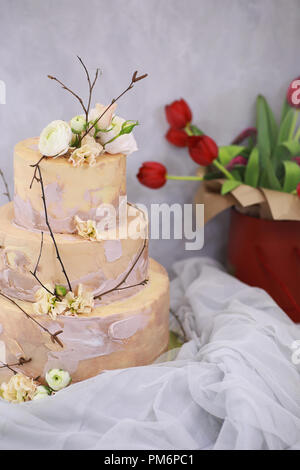 Schöne festliche Kuchen Keks mit verschiedenen Cremes Stockfoto