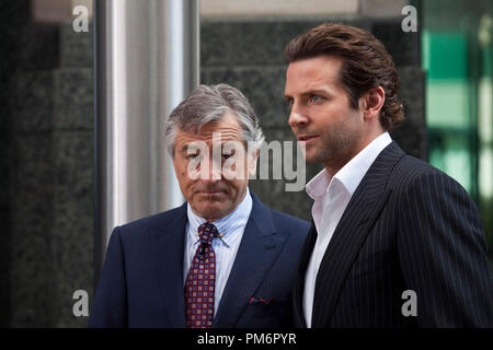 (Von links nach rechts.) Robert De Niro und Bradley Cooper Star in der Relativitätstheorie Medien grenzenlos. Stockfoto