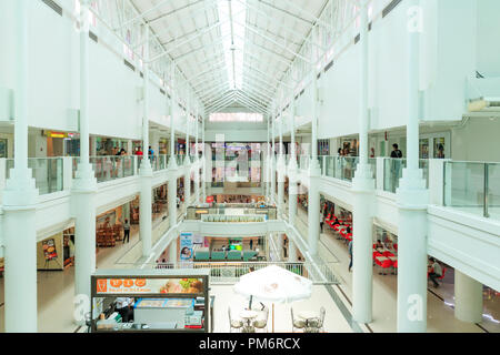 Cebu City, Philippinen - 17. August 2016: Im Inneren Ayala Center Cebu Stockfoto