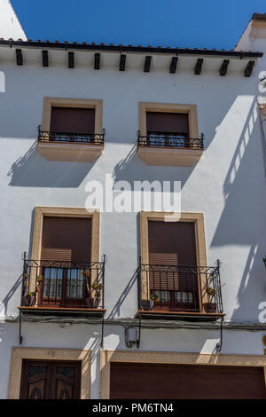 Spanien, Ronda - 21. Juni 2017: LOW ANGLE VIEW VON GEBÄUDE GEGEN SKY Stockfoto