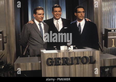 Szenenfoto aus "Quiz Show" Ralph Fiennes, Christopher McDonald, John Turturro © 1994 Hollywood Pictures Photo Credit: Barry Wetcher Stockfoto