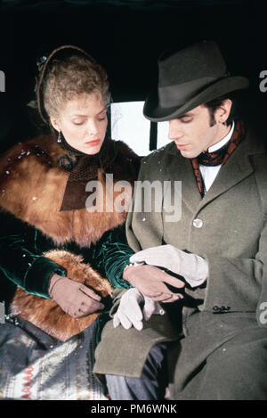 Szenenfoto aus "Die Zeit der Unschuld' Michelle Pfeiffer, Daniel Day Lewis © 1993 Columbia Photo Credit: Phillip Caruso Stockfoto