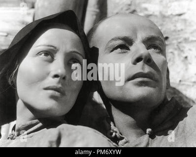 Luise Rainer und Paul Muni "Die gute Erde" 1937 MGM Datei Referenz # 31202 064 THA Stockfoto