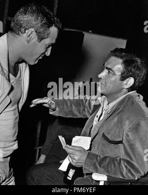 Studio Publicity still: Paul Newman und Sean Connery um 1966 File Reference # 31202 1191THA Stockfoto