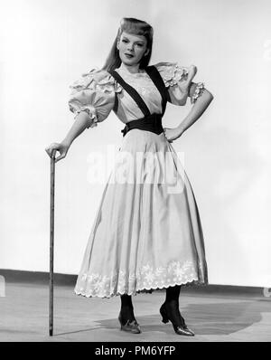 Studio Publicity still: 'Meet Me in StLouis' Judy Garland 1944 MGM File Reference # 31202 1212THA Stockfoto