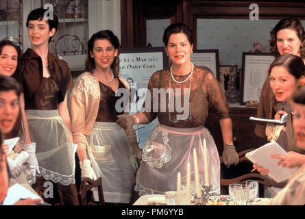 Film Still / Werbung immer noch von "Mona Lisa Smile" Marcia Gay Harden © 2003 Columbia Photo Credit: Bob Marshak Datei Referenz # 30753153 THA nur für redaktionelle Verwendung - Alle Rechte vorbehalten Stockfoto