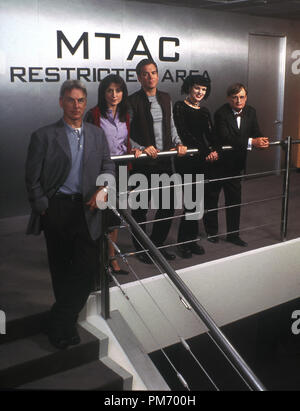 Film Still / Werbung immer noch von "Navy NCIS "Sasha Alexander, Michael Weatherly, Mark Harmon, Pauley Perrette, David McCallum ca. 2003 Datei Referenz # 30753177 THA nur für redaktionelle Verwendung - Alle Rechte vorbehalten Stockfoto