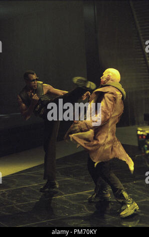 Film Still / Werbung noch von 'Blade II' Wesley Snipes, Luke Goss © 2002 New Line Cinema Foto: Bruce Talamon Stockfoto