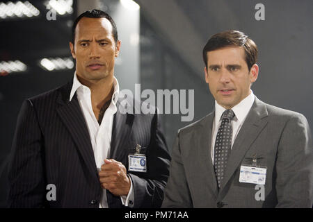 Szenenfoto aus "Get Smart" mit Dwayne "The Rock" Johnson, Steve Carell © 2008 Warner Brothers Photo Credit: Tracy Bennett Datei Referenz # 307551183 THA nur für redaktionelle Verwendung - Alle Rechte vorbehalten Stockfoto