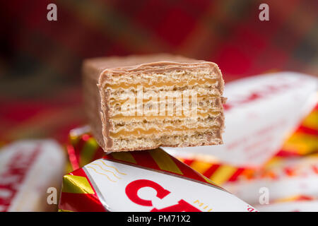 Tunnocks Milk Chocolate Caramel Wafers ein Keks von Tunnocks Familie Bäcker in Larkhall Schottland produziert Stockfoto