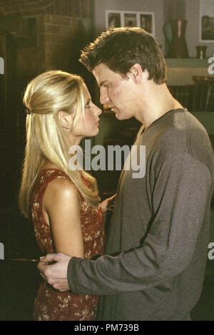Film Still / Werbung noch von 'Angel' Sarah Michelle Gellar und David Boreanaz ca. 2001 Datei Referenz # 308471430 THA nur für redaktionelle Verwendung - Alle Rechte vorbehalten Stockfoto