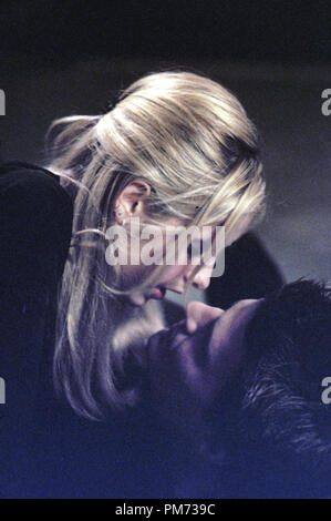 Film Still / Werbung noch von 'Angel' Sarah Michelle Gellar und David Boreanaz ca. 2001 Datei Referenz # 308471431 THA nur für redaktionelle Verwendung - Alle Rechte vorbehalten Stockfoto