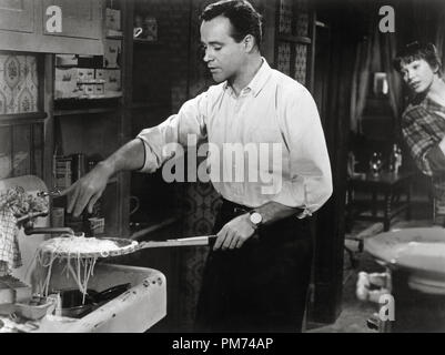 Jack Lemmon, Shirley MacLaine, "Die Wohnung" 1960 Datei Referenz # 30928 102 THA Stockfoto