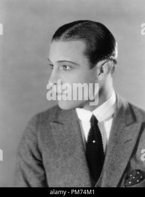 Studio Publicity still: Rudolph Valentino um 1921 Aktenzeichen # 30928 1235THA Stockfoto