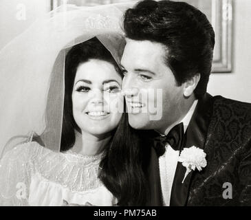 Elvis Presley und Priscilla Presley am Tag ihrer Hochzeit, Mai 1, 1967, in Las Vegas, Nevada. Datei Referenz # 30928 450 THA Stockfoto