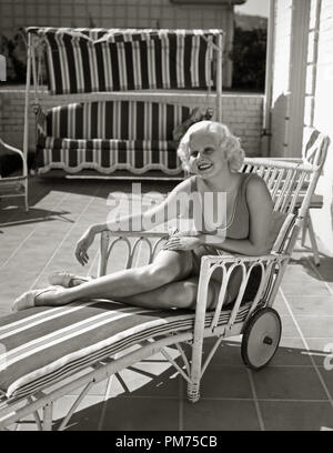 Werbung Foto von Jean Harlow, 1933. Foto von Clarence Sinclair Stier Datei Referenz # 30928 488 THA Stockfoto