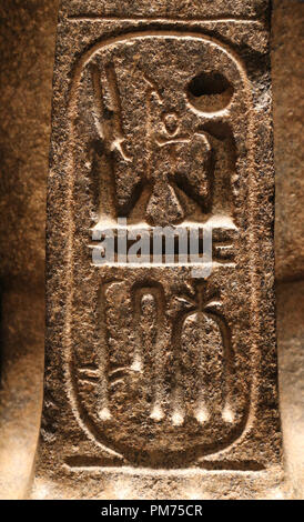 Statue des Gottes Ra-Horakhty. Detail Kartusche von Ramses II. 19. Dynastie. c. 270 v. Chr.. Tell el-Maskhuta. British Museum. Stockfoto