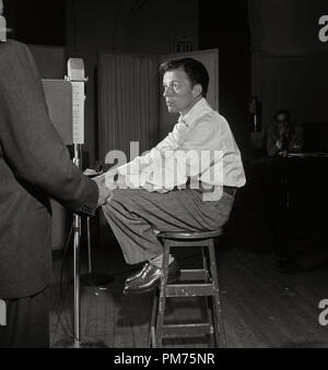 Portrait von Frank Sinatra, Liederkrantz Hall, New York, N.Y., ca. 1947 Datei Referenz # 30928 686 THA Foto: William P. Stockfoto